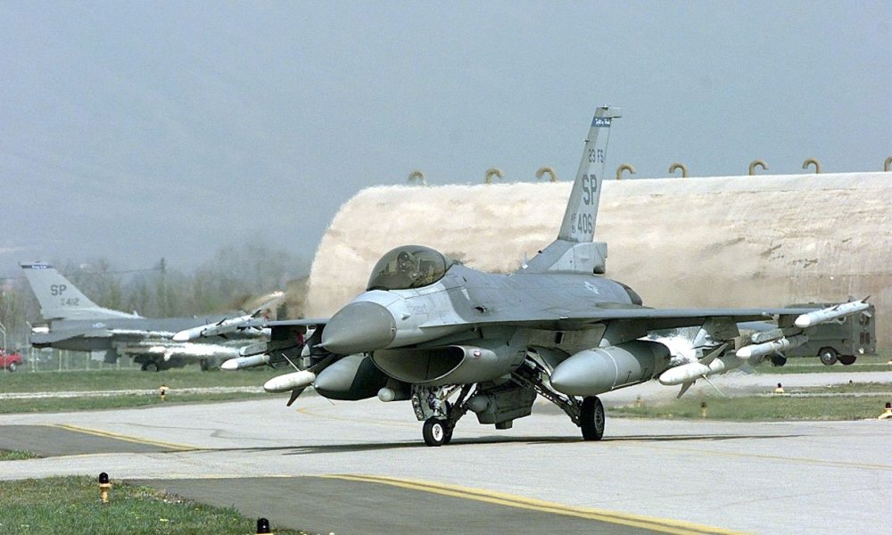 f16_01.jpg